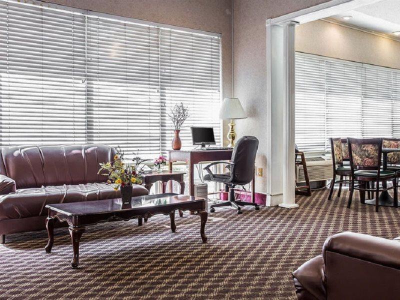 Econo Lodge Inn And Suites Dentsville Экстерьер фото
