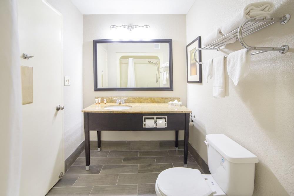 Econo Lodge Inn And Suites Dentsville Экстерьер фото